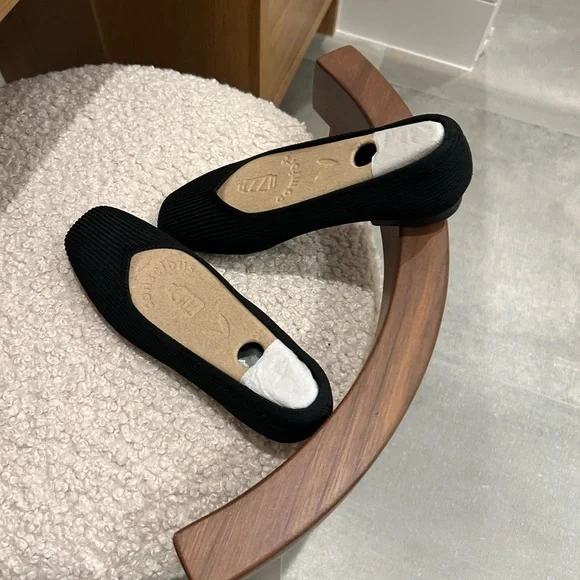 Elegant Women's Black and Beige Flats - Picture 3 of 8
